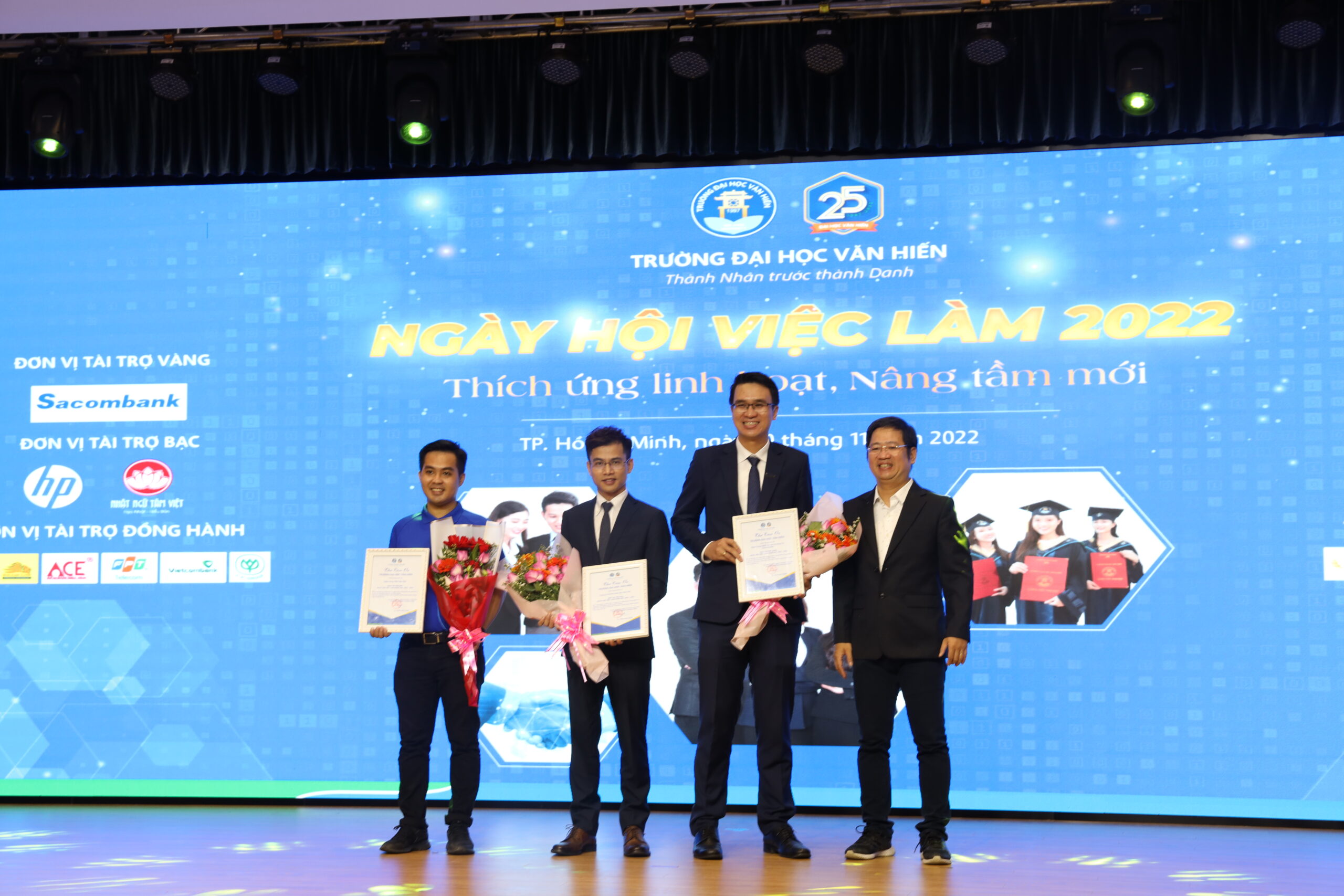 CÙNG TÂM VIỆT THAM GIA NGÀY HỘI VIỆC LÀM TẠI ĐẠI HỌC VĂN HIẾN 39 456A4091 scaled