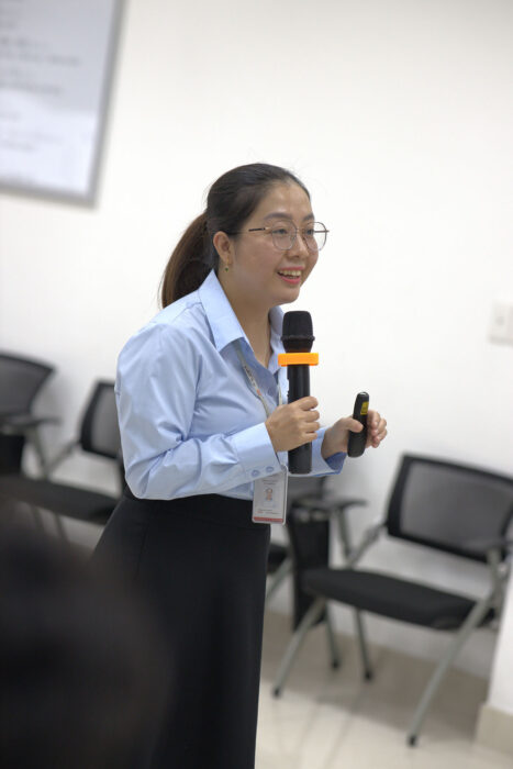 Cô Lệ - Giáo Viên Tâm Việt phát biểu